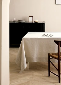 Floral jacquard cotton tablecloth for 8 to 10 diners