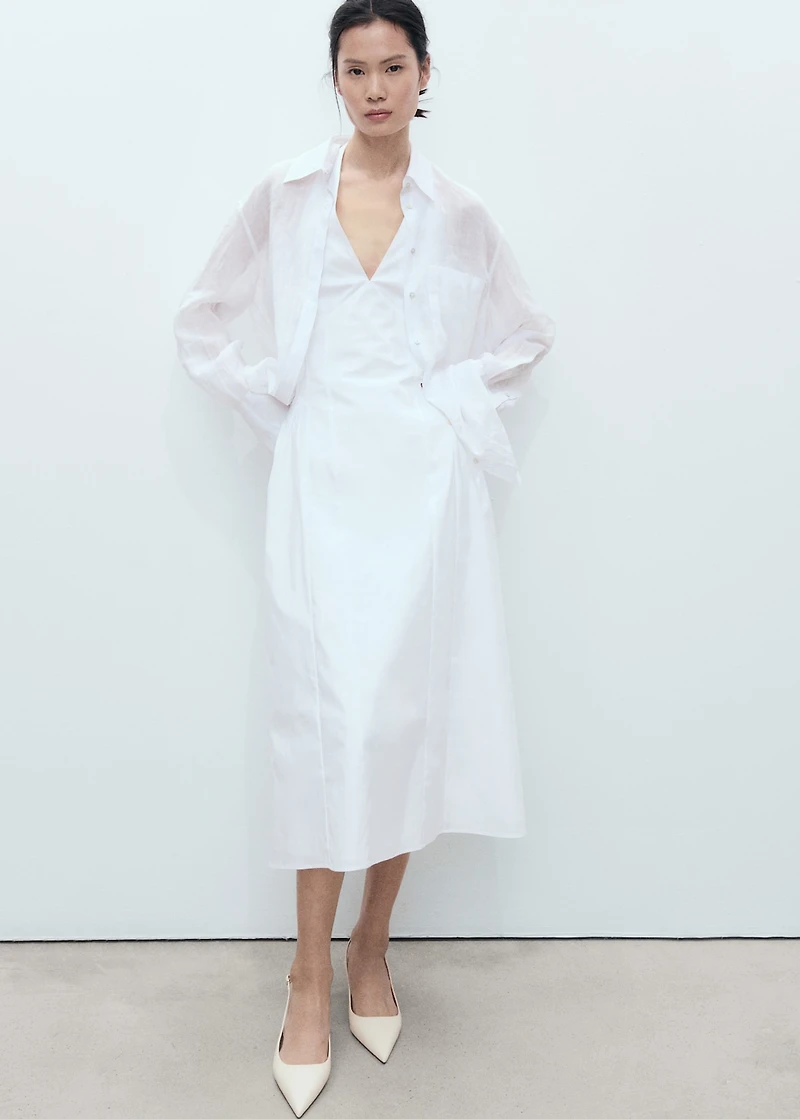 Pointed kitten-heel shoes