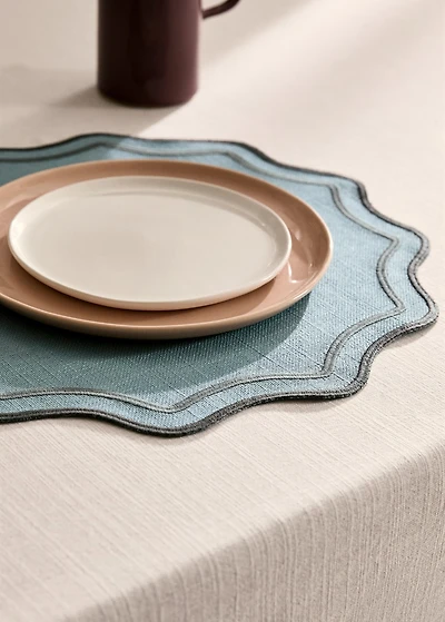 Cotton resin-coated wave placemat