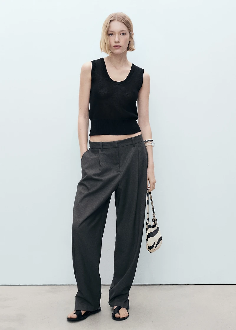 Low-neck knitted top