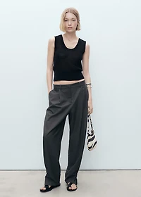 Low-neck knitted top