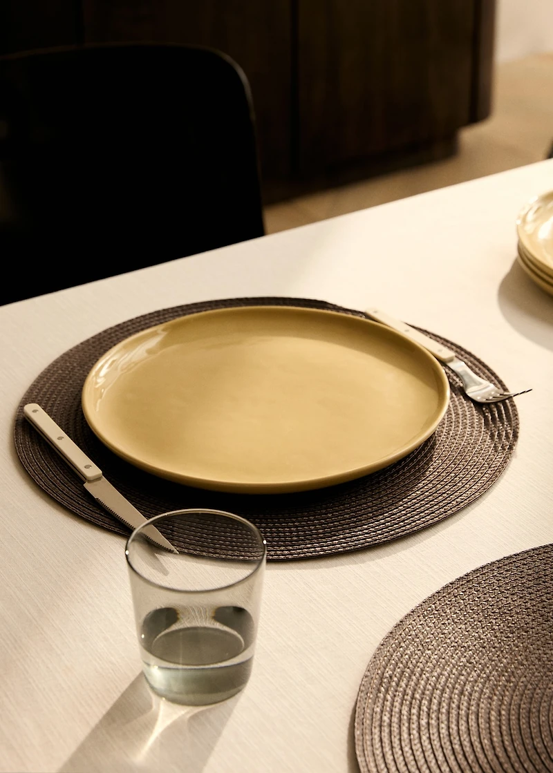 Round embossed textured placemats