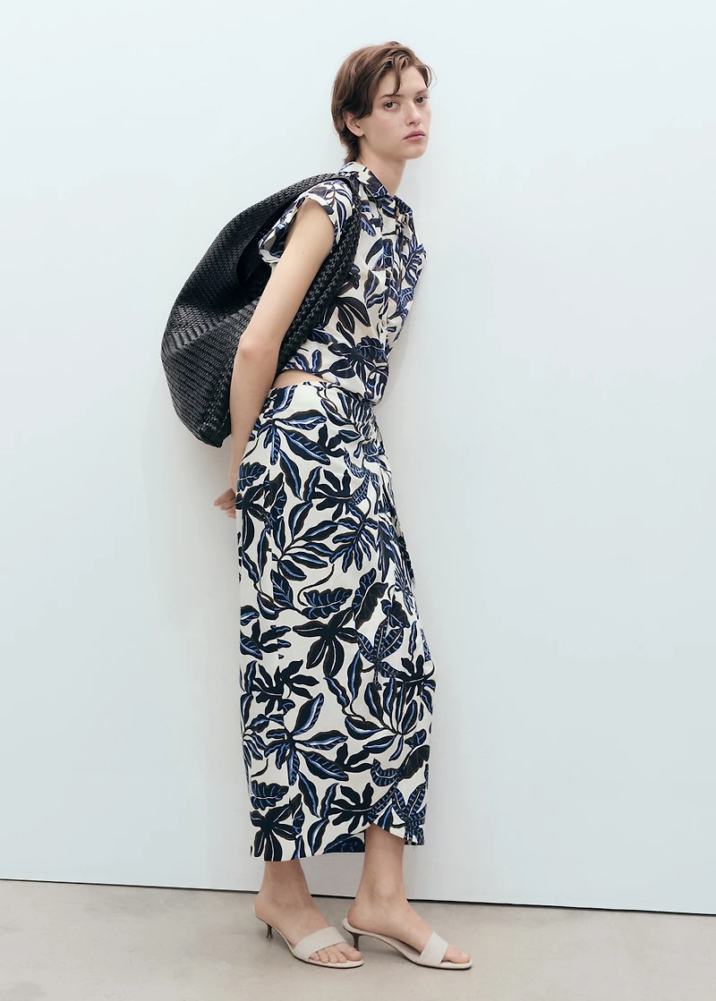 Linen skirt with knot detail