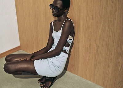 Short cut-out dress with bows