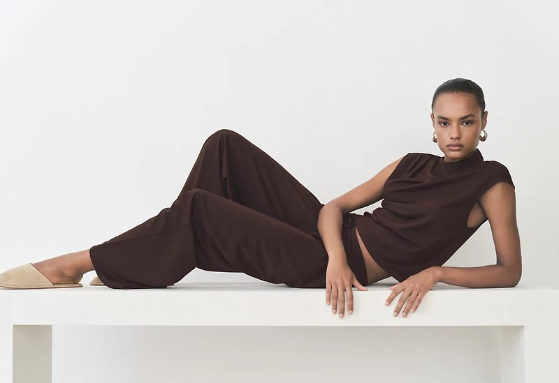 Wide leg pants with elastic waist