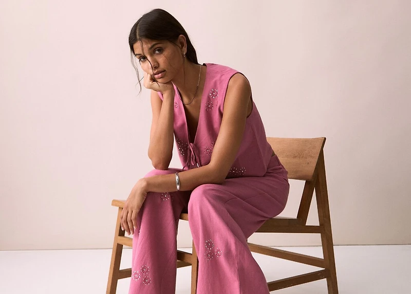 Embroidered vest with bows