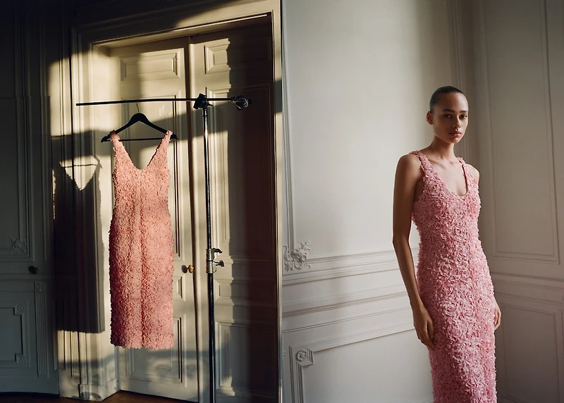 Tulle dress with embroidered flower