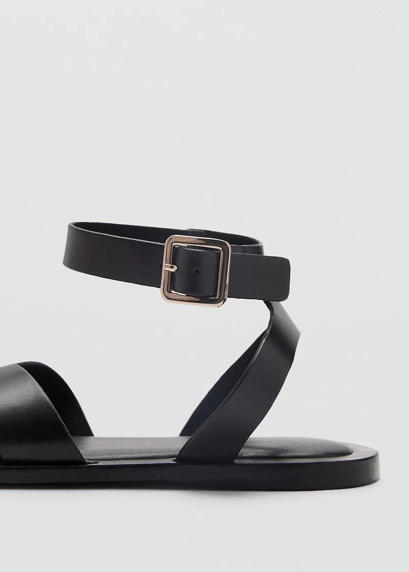 Leather sandals with buckle strap