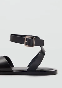 Leather sandals with buckle strap