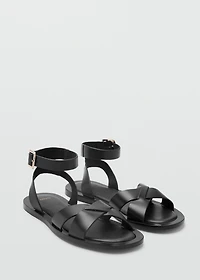 Leather sandals with buckle strap
