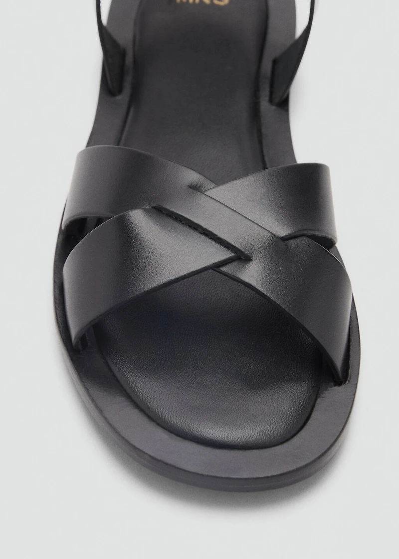 Leather sandals with buckle strap