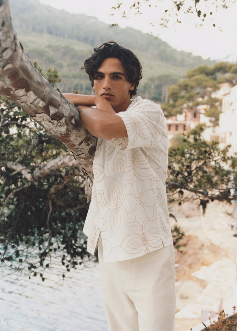 Shirt with embroidered bowling collar