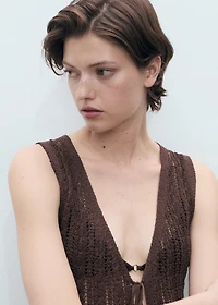 Knitted vest with bow closure