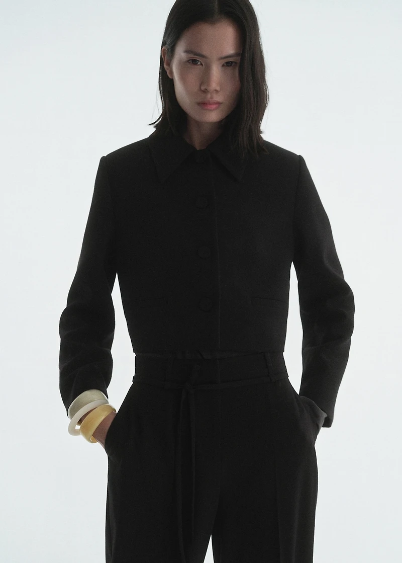 Suit blazer with lapels