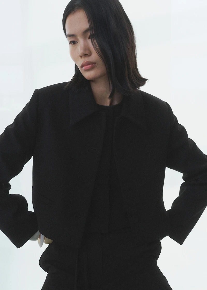 Suit blazer with lapels