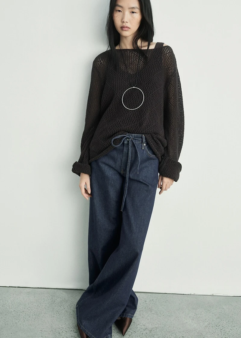 Low-rise wide leg jeans with belt