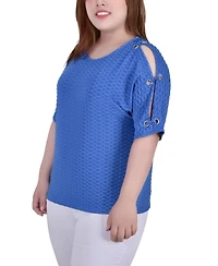 Plus Short Sleeve Honeycomb Textured Grommet Top