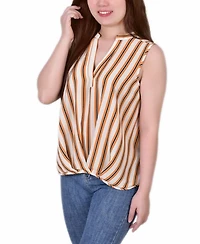 Petite Sleeveless Y-neck Pleated Hem Blouse