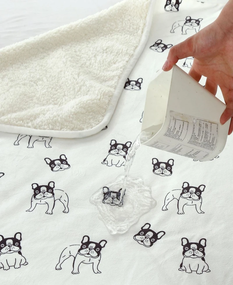 Happycare Textiles Advanced Water Resistant Pets Print Comfort Throw