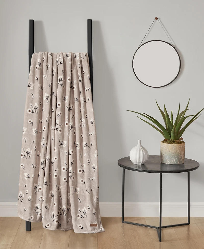 Lucky Brand Daisy Floral Cozy Plush Throw, 50" x 70"