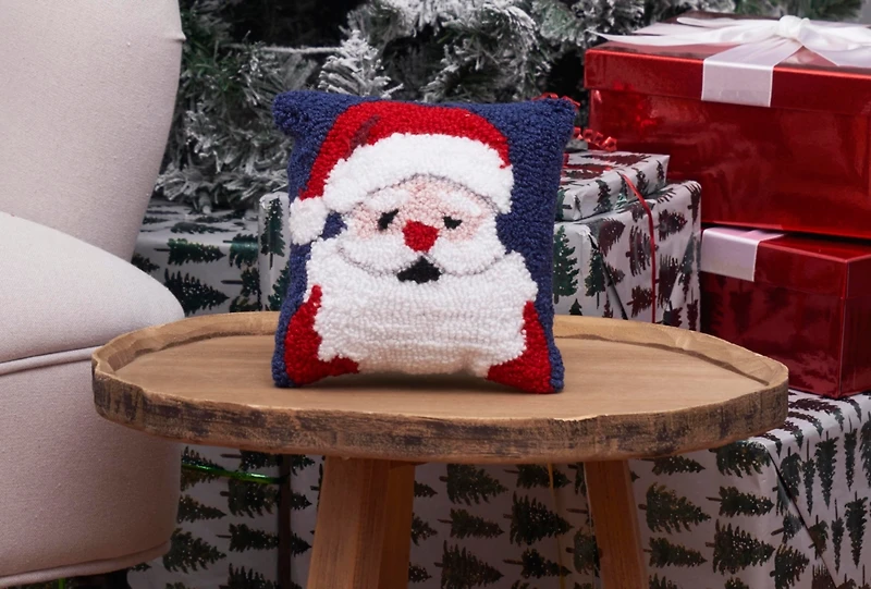 8" x 8" Christmas Santa Wishes Santa Face on Black Background Petite Accent Hooked Pillow