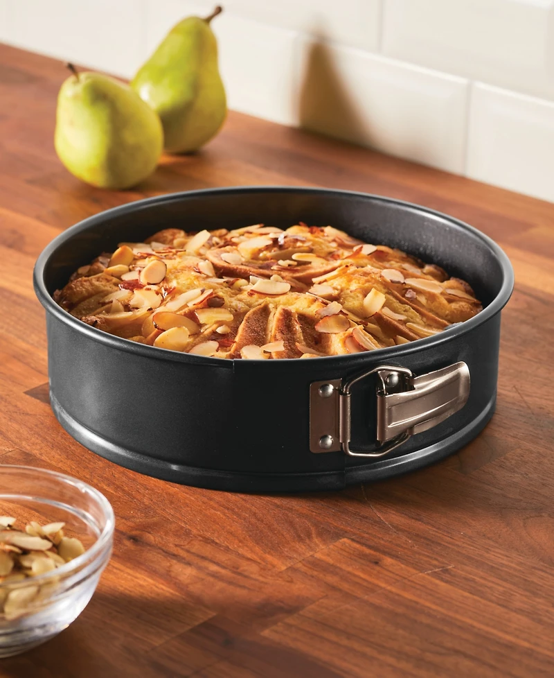 Farberware Bake with Mickey Mouse 9-Inch Springform Pan