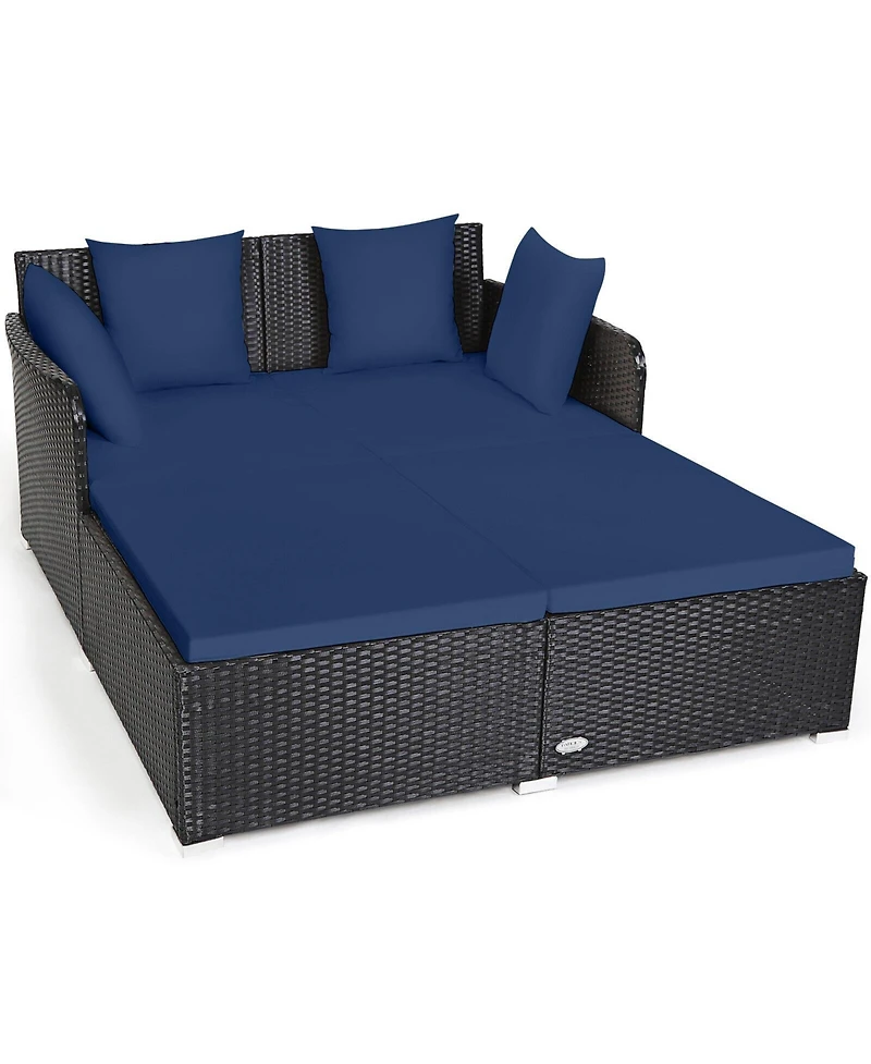 Skonyon Spacious Outdoor Rattan Daybed with Upholstered Cushions and Pillows
