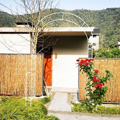 White Metal Garden Arch 55"W x 94.5"H Outdoor Trellis