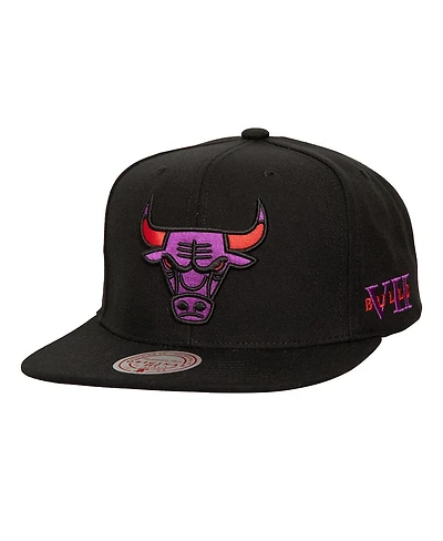 Mitchell & Ness Men's White/Purple Chicago Bulls Core Snapback Hat