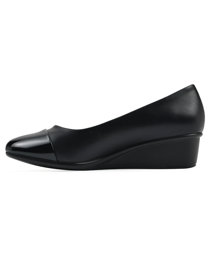 Cliffs by White Mountain Women's Bolivia Cap Toe Wedge Pumps