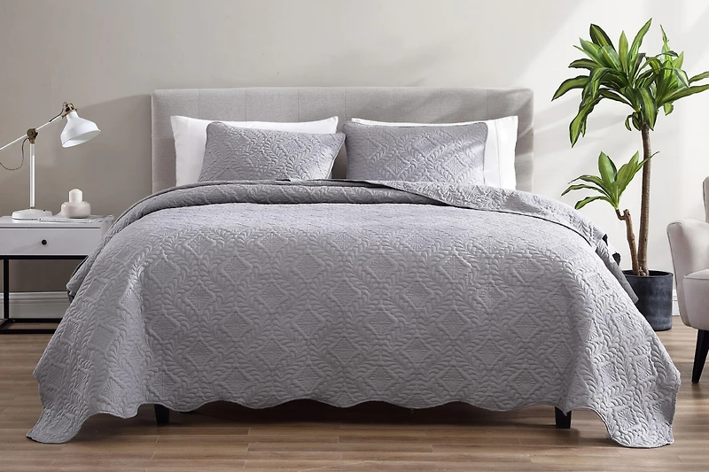 Kate Aurora Riviera 3 Piece Embossed Bedspread/Coverlet & Pillow Shams Set