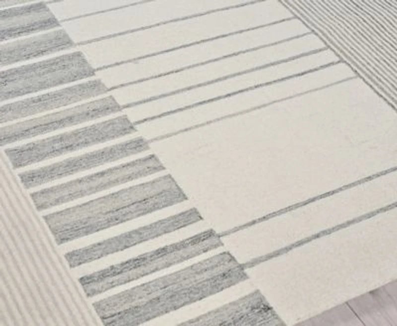 Exquisite Rugs Castine 6875 Rug Collection
