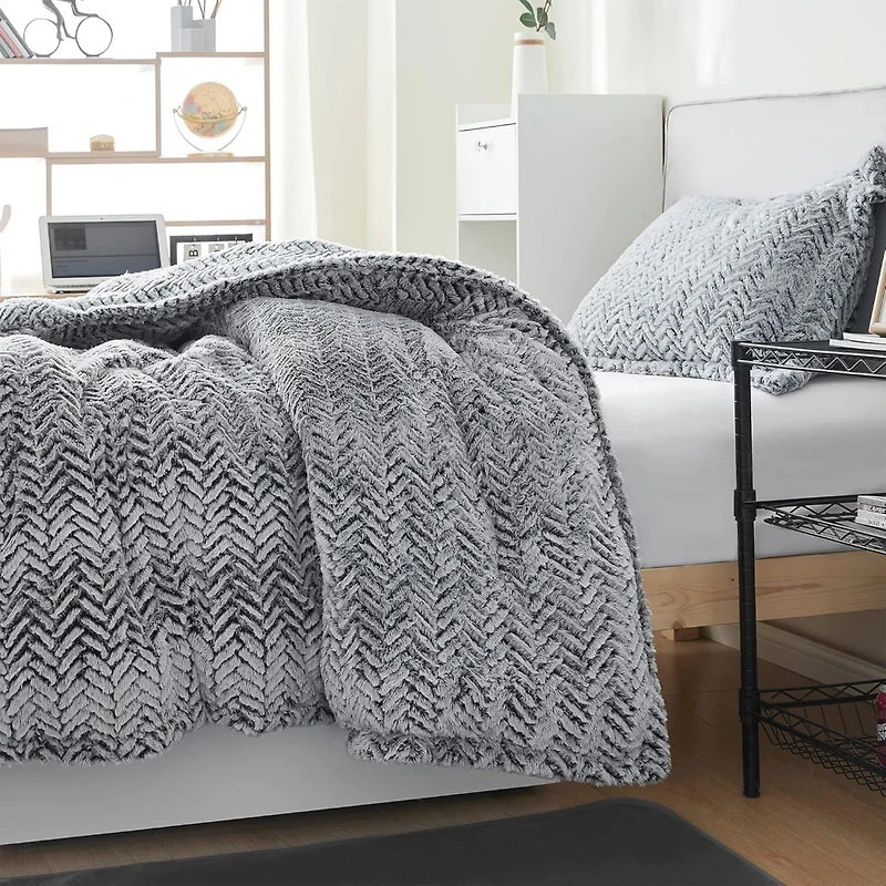 Cozy Peaks - Coma Inducer Oversized Comforter Set - Chevron Frosted Black , Queen