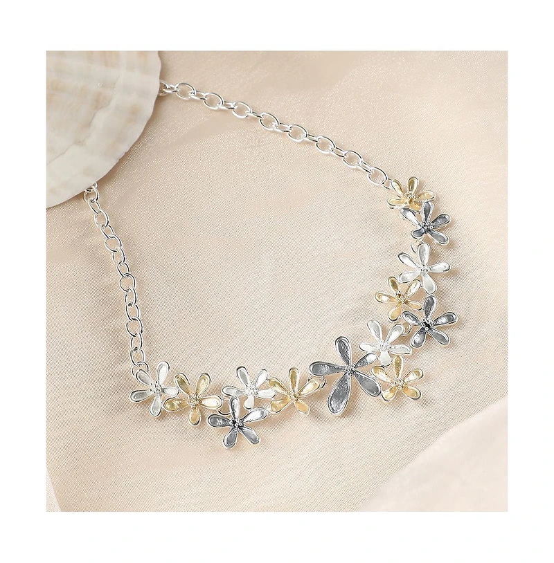 Sohi Women's The Daisy Collar Necklace