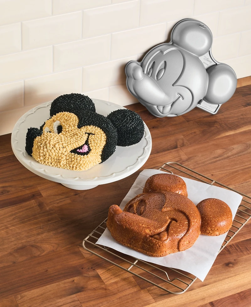 Farberware Cast Aluminum 11" 3D Disney Mickey Mouse Cake Pan