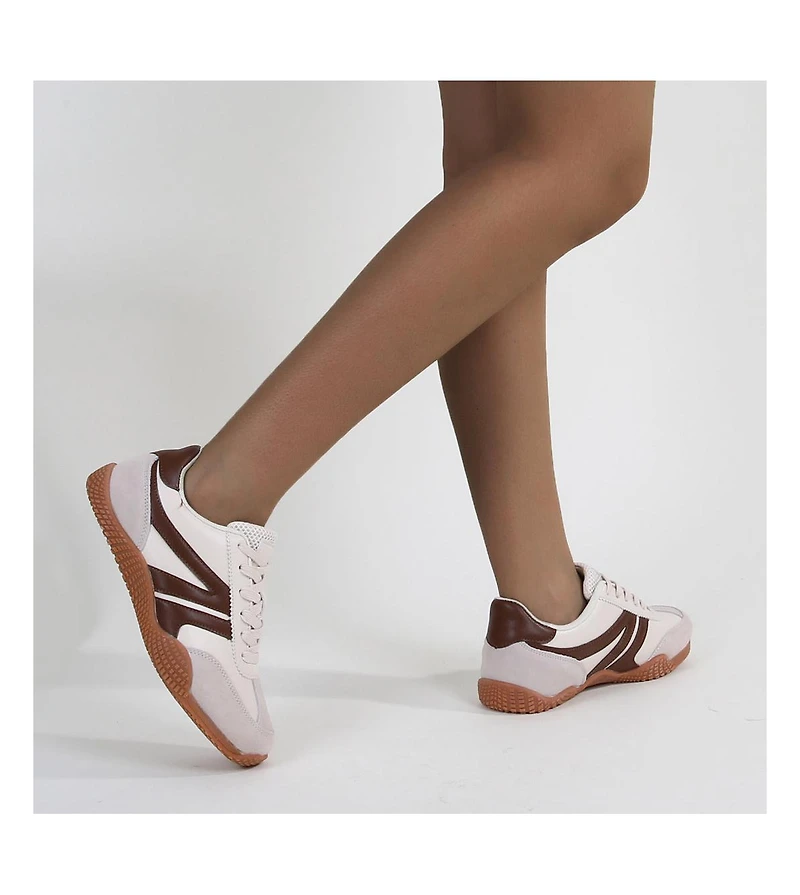 Larson Retro Lace-up Sneakers