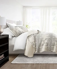 ienjoy Home Distressed Aztec Reversible 3-Pc. Lightweight Quilt Set, King/California King