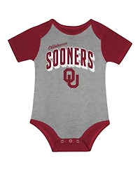 Outerstuff Baby Boys and Girls 3-Piece Oklahoma Sooners Dynamic Duo Bodysuit, Bib and Cuffed with Knit Hat Set