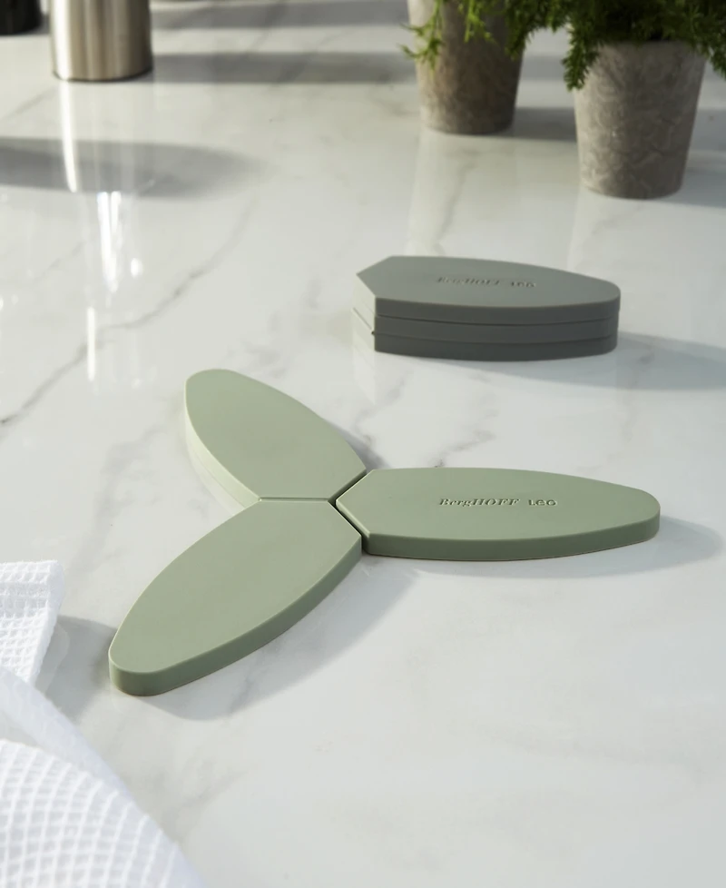 BergHOFF Leo Balance 9.5" Silicone Foldable and Magnetic Trivet