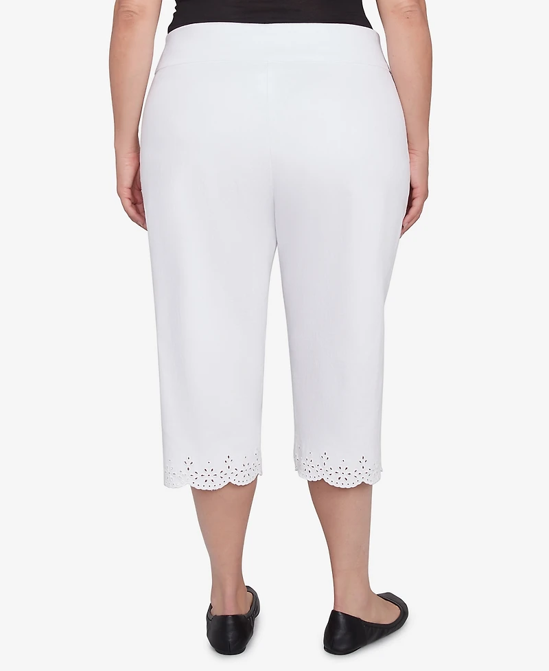 Alfred Dunner Plus Crystal Springs Eyelet Cuff Capri Pants