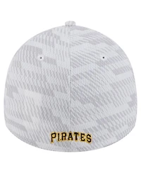 New Era Men's White Pittsburgh Pirates Graded 39THIRTY Stretch Fit Hat