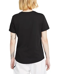 Nike Women's Sportswear Club Essentials T-Shirt