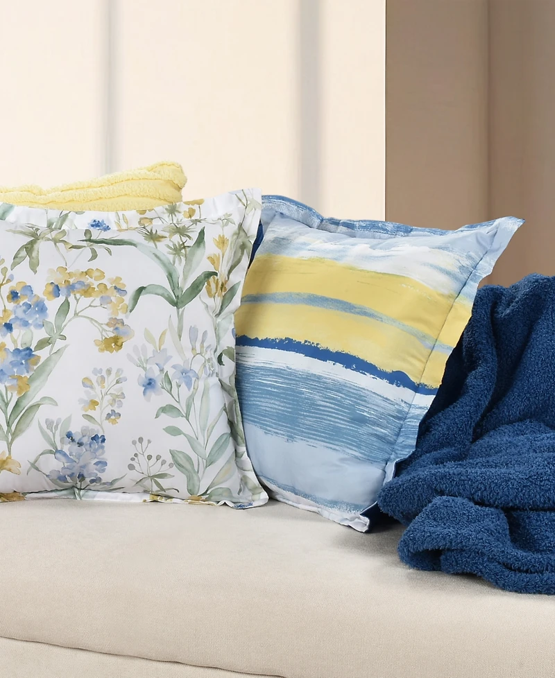 J by J Queen Bold Cozy Throw, 70" x 50"