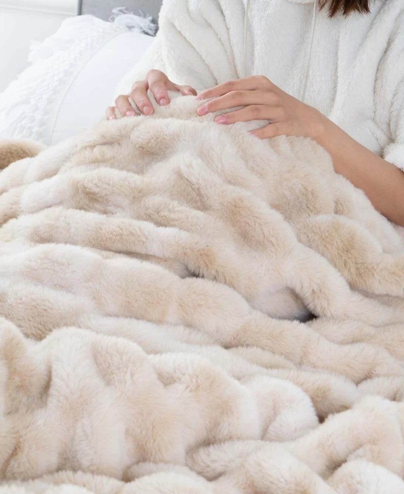 Battilo Luxurious Reversible Rabbit Faux Fur Throw