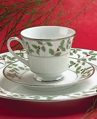 Noritake Holly and Berry 40-Pc. Dinnerware Set, Service for 8