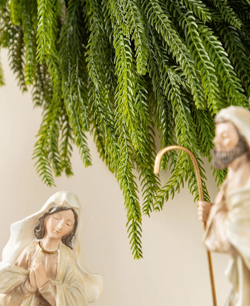 Glitzhome 28" Greenery Polyethylene Christmas Dripping Wreath