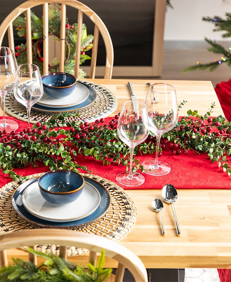 Glitzhome 6 ft Polyethylene Christmas Dripping Eucalyptus Garlands with Berries, Set of 2