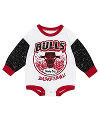 Mitchell & Ness Baby Boys and Girls White Chicago Bulls Hardwood Classics Posterboard Oversize Long Sleeve Bodysuit