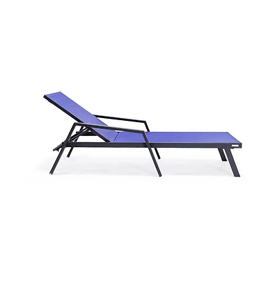 LeisureMod Lounge Chair With Armrests in Aluminum Frame