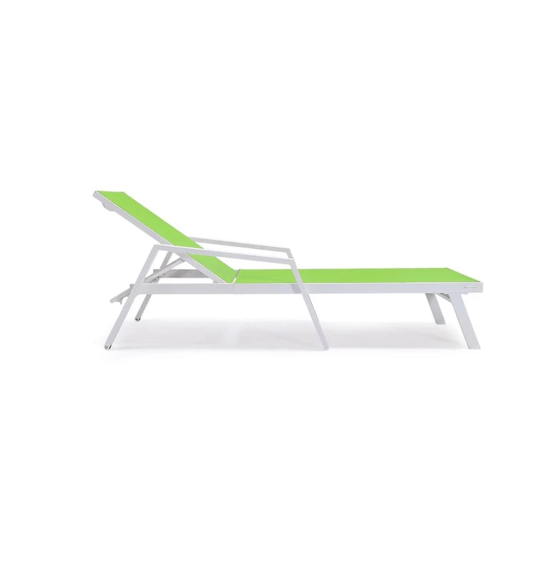 LeisureMod Lounge Chair With Armrests in White Aluminum Frame, Set of 2
